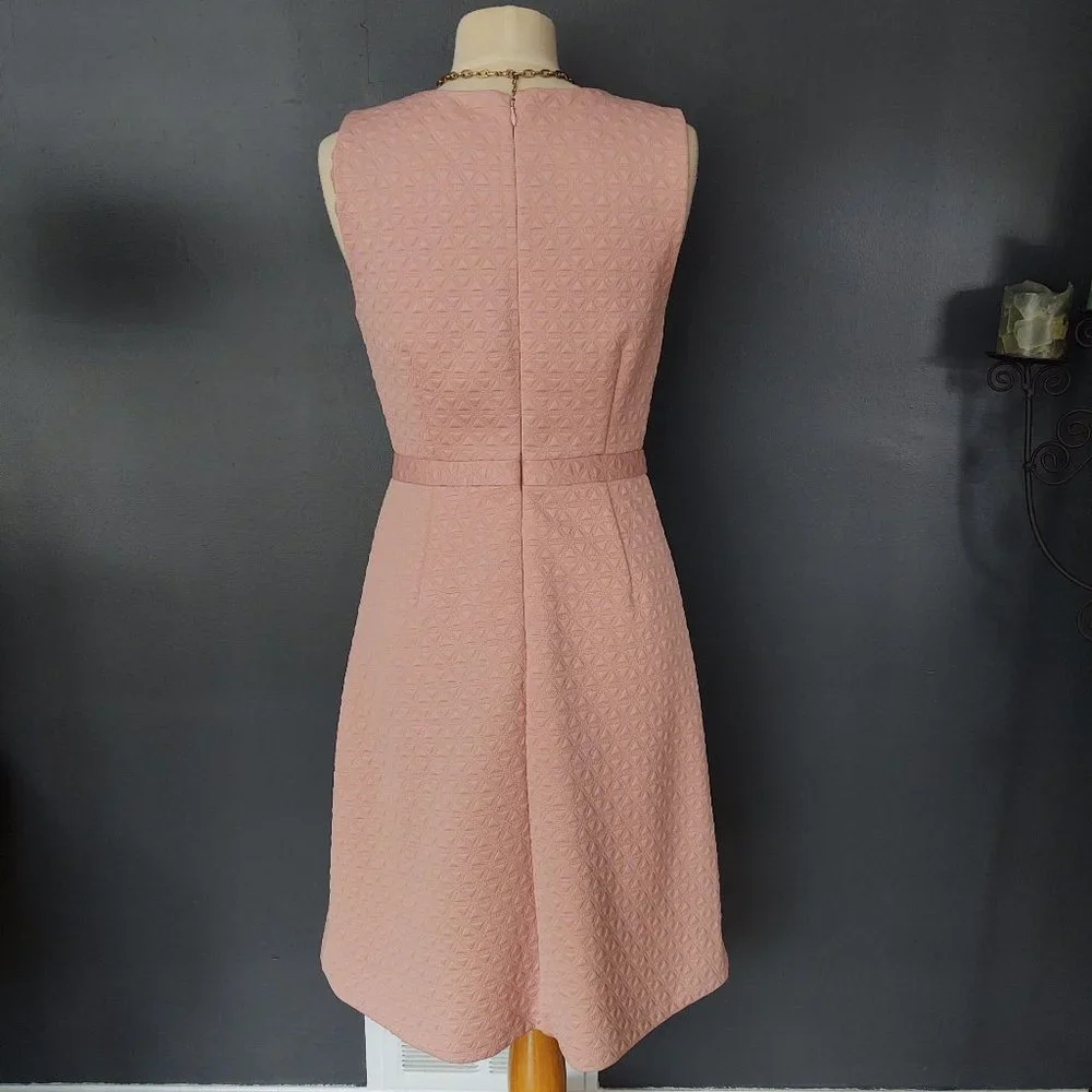 Dusty pink textured fabric sleeveless dress